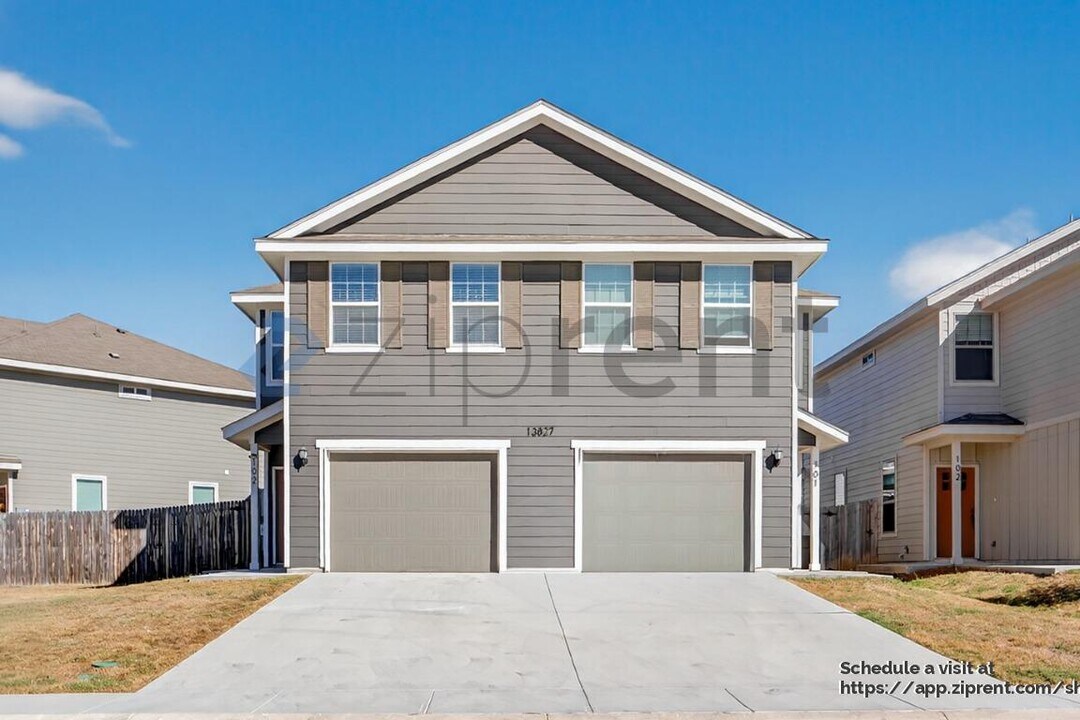 13827 Enzo Gate in San Antonio, TX - Building Photo