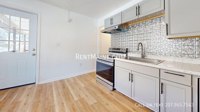 148 3rd St, Unit 4 in Bangor, ME - Building Photo - Building Photo