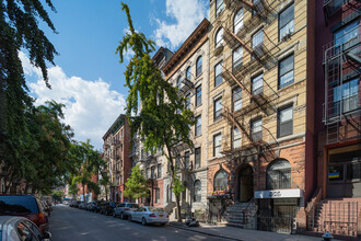 61 E 7th St in New York, NY - Foto de edificio - Building Photo