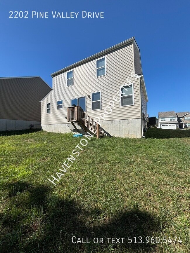 2202 Pine Valley Dr in Hamilton, OH - Building Photo - Building Photo