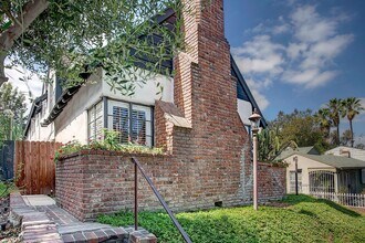 2564 W 5th St in Los Angeles, CA - Building Photo - Building Photo