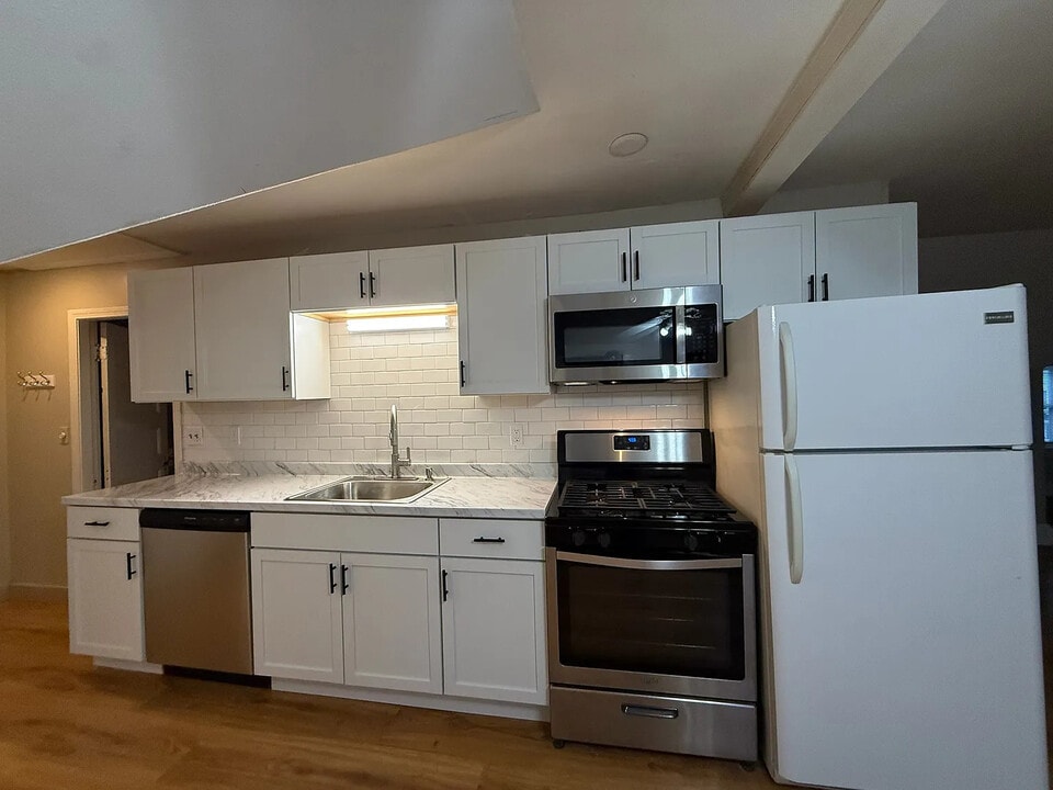 2 Wachusett St, Unit 4B in Lowell, MA - Building Photo