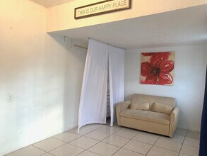 2131 Arthur St in Hollywood, FL - Foto de edificio - Building Photo