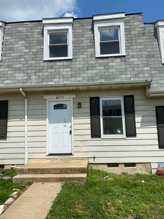 8210 Tomlinson Ct in Severn, MD - Building Photo