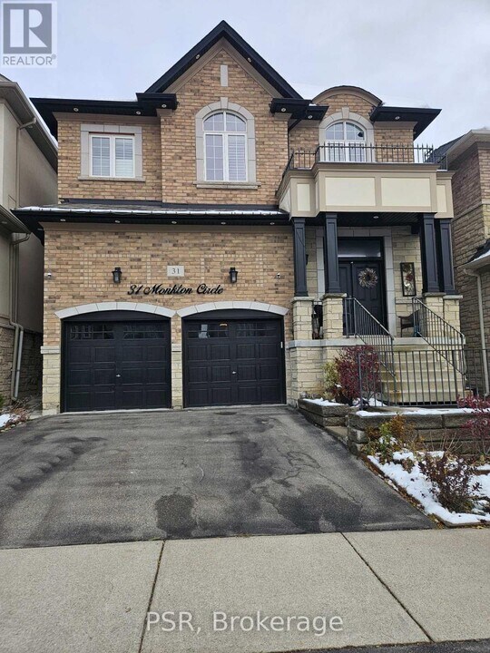 31 Monkton Cir in Brampton, ON - Building Photo