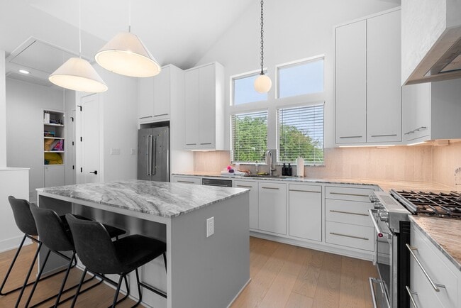 property at 3512 Mosley Ct