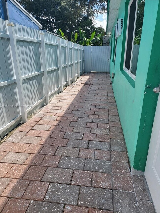 1490 NE 151st Terrace in North Miami Beach, FL - Building Photo - Building Photo