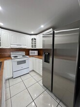 526 NW 99th Ct in Miami, FL - Building Photo - Building Photo