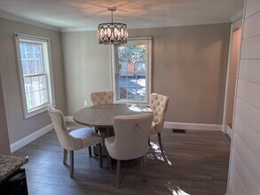 11 Post Rd, Unit 11a in North Hampton, NH - Building Photo - Building Photo
