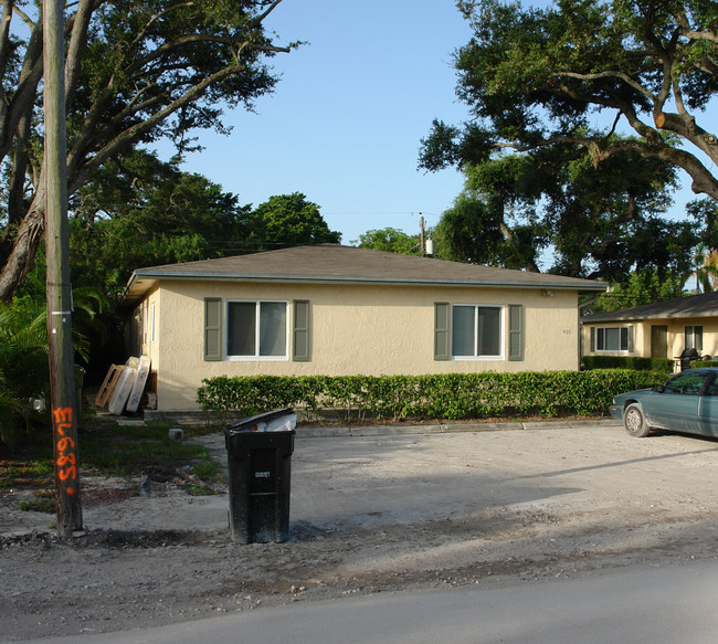 920-930 SW 28th St in Fort Lauderdale, FL - Building Photo - Building Photo