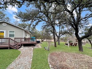 140 Acree Acres in Johnson City, TX - Foto de edificio - Building Photo