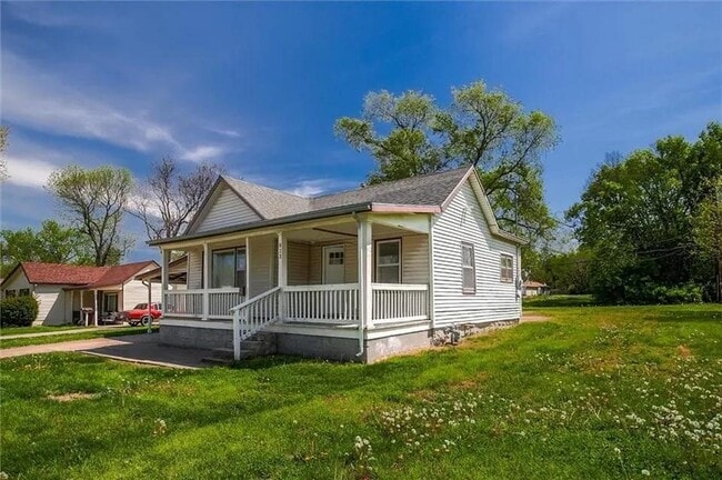 property at 823 S Olive St