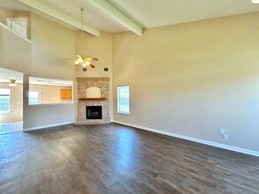 6205 Vida Nueva Ave in Austin, TX - Foto de edificio - Building Photo