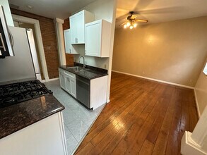 10 W Hollister St in Cincinnati, OH - Foto de edificio - Building Photo