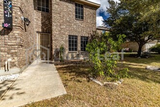 931 Three Wood Way in San Antonio, TX - Building Photo - Building Photo