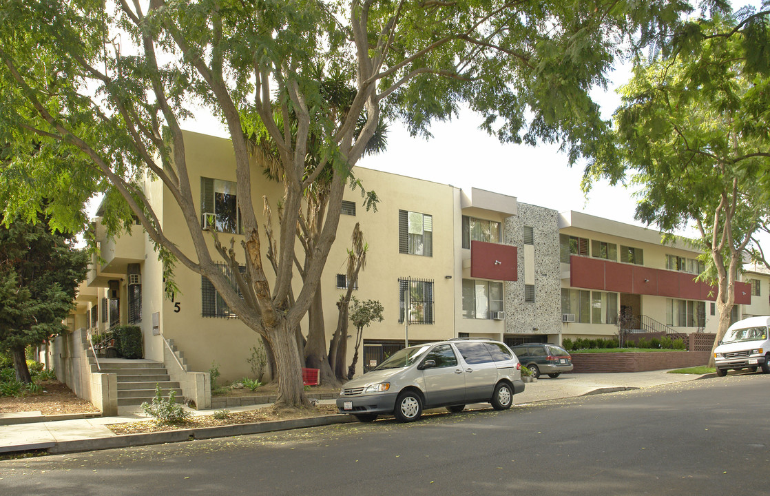 1215 N Fuller Ave in Los Angeles, CA - Building Photo