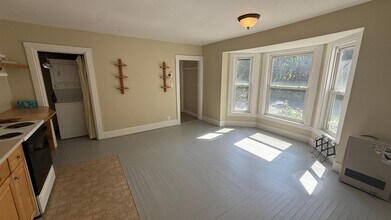 69 Exeter Rd in Newmarket, NH - Building Photo - Building Photo