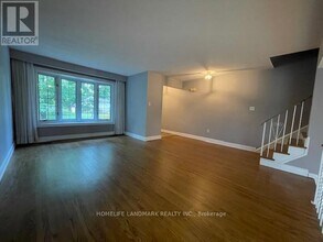 2086 Thornlea Dr in Oakville, ON - Building Photo - Building Photo