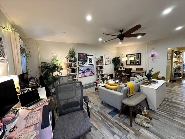 137 Meserole St in Brooklyn, NY - Building Photo - Building Photo