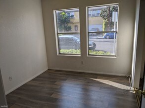 1056 W 165th Pl-Unit -Apt 1 in Gardena, CA - Foto de edificio - Building Photo
