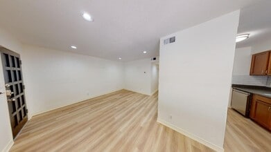 500 E Riverside Dr in Austin, TX - Foto de edificio - Building Photo