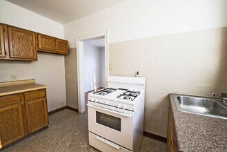 1815 W 77th St 7732 S Honore Street Chicago, IL 60620 in Chicago, IL - Foto de edificio - Building Photo