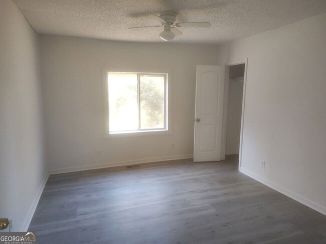 929 Bond Bridge Rd in Royston, GA - Foto de edificio - Building Photo