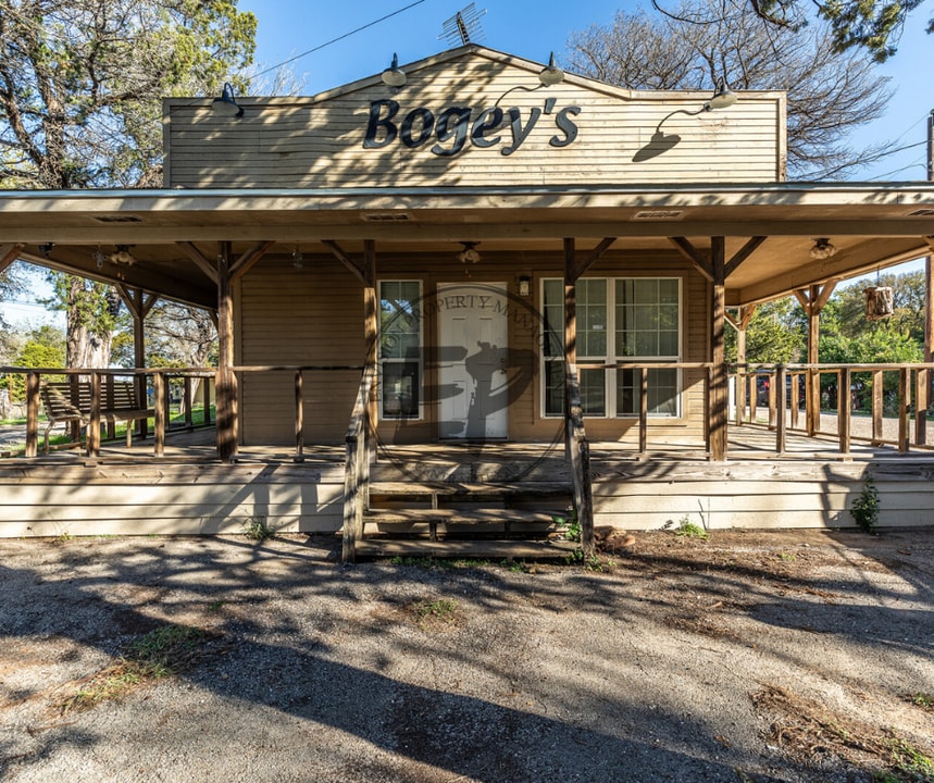 113 County Rd 1604 in Clifton, TX - Building Photo