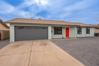 8633 W Weldon Ave in Phoenix, AZ - Building Photo - Building Photo