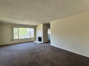 5050 N Roosevelt Ave, Unit 205 in Fresno, CA - Building Photo - Building Photo