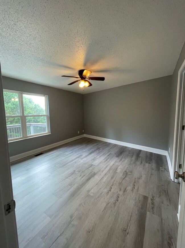 property at 1013 Huntington Pl Dr