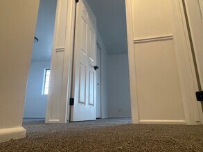 221 E Nicoletti Dr, Unit 221 in Midvale, UT - Foto de edificio - Building Photo