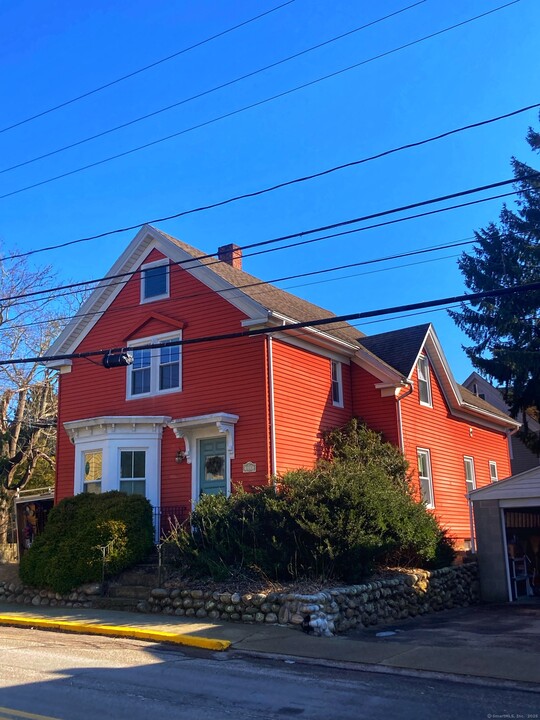 111 Elm St in Stonington, CT - Building Photo