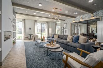 Charleston at Fannin Station in Houston, TX - Building Photo - Interior Photo