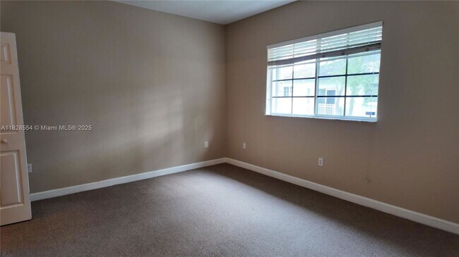 374 NE 27th Ave in Homestead, FL - Building Photo - Building Photo