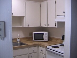 914 SW 8th Ave, Unit # 23 in Gainesville, FL - Building Photo - Building Photo