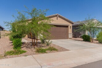 3022 Hayden Rose Ave in San Tan Valley, AZ - Foto de edificio - Building Photo