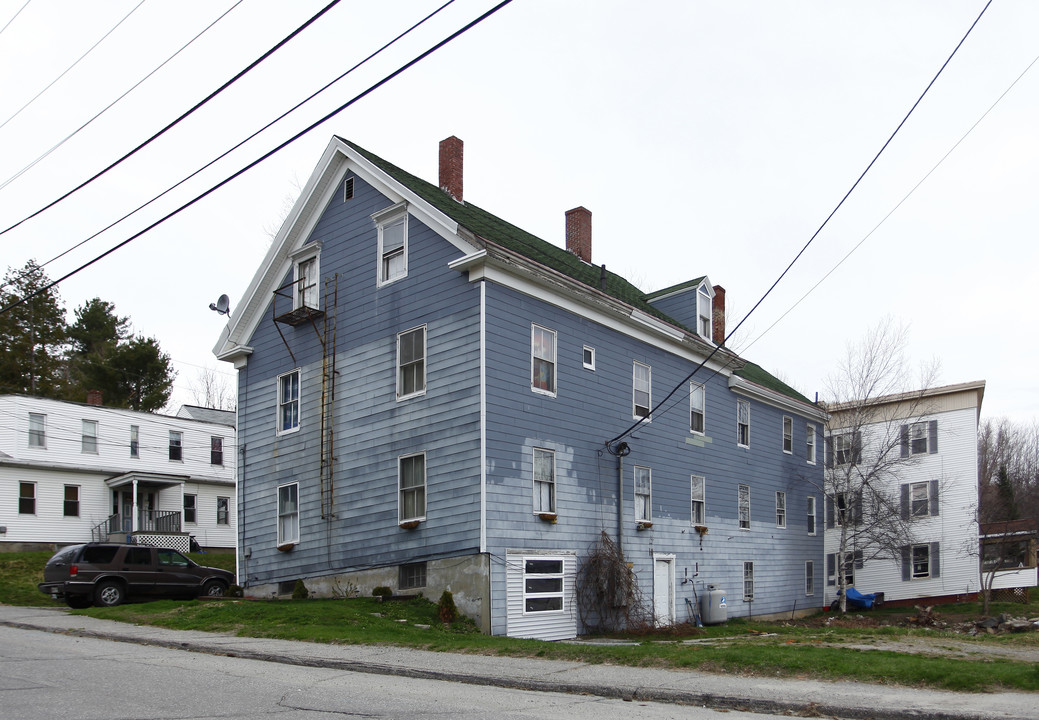 33 Winter St in Gardiner, ME - Building Photo