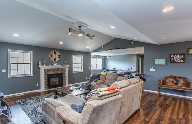 20415 London Ln in Waynesville, MO - Building Photo - Building Photo