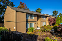 Grant Park Apartments in Hillsboro, OR - Foto de edificio - Building Photo