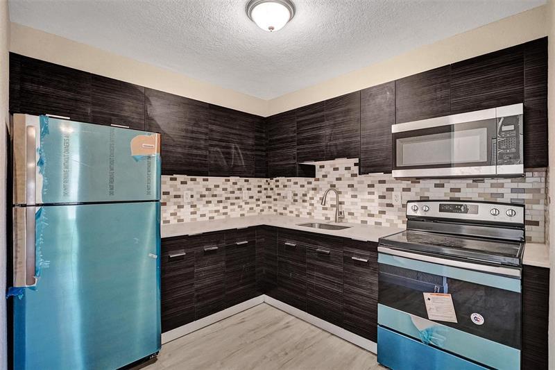2741 NW 1st St in Pompano Beach, FL - Building Photo