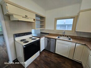 911 16th Ave in Longview, WA - Foto de edificio - Building Photo