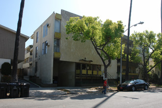 320 S Gramercy Pl in Los Angeles, CA - Foto de edificio - Building Photo