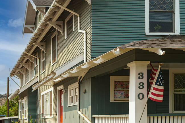 330 W 1st St in Prineville, OR - Building Photo - Building Photo