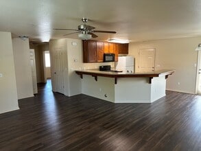 2025 Bella Oaks Dr in Tulare, CA - Building Photo - Building Photo