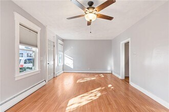 43-43 Oak St in Cranston, RI - Building Photo - Building Photo