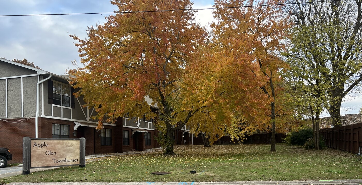 1223 Apple Glen St in Bentonville, AR - Foto de edificio