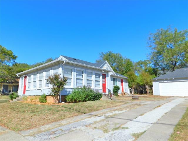 216 Maple St in Denton, TX - Building Photo