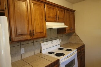 112 NE 12th St in Moore, OK - Building Photo - Building Photo