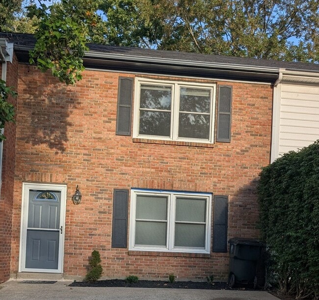 property at 1516 Deer Lake Dr